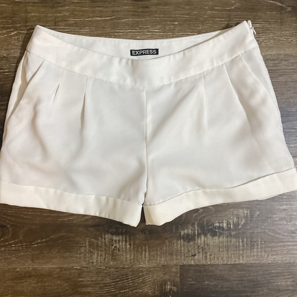 Express Shorts - Picture 3 of 5